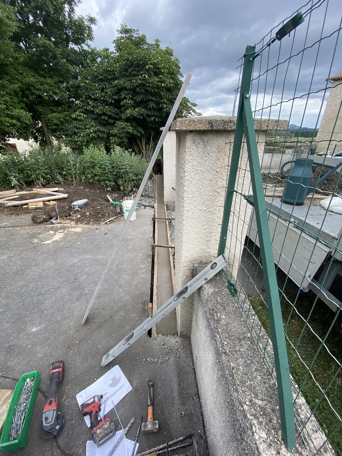 Coulage d'un seuil béton pour portail